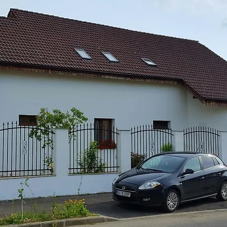 Cristina House Апартаменти