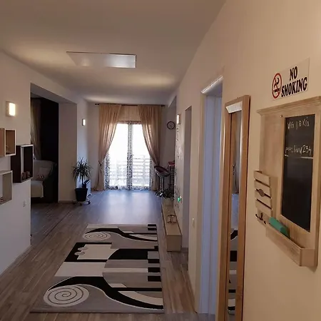 Апартаменти Cristina House *